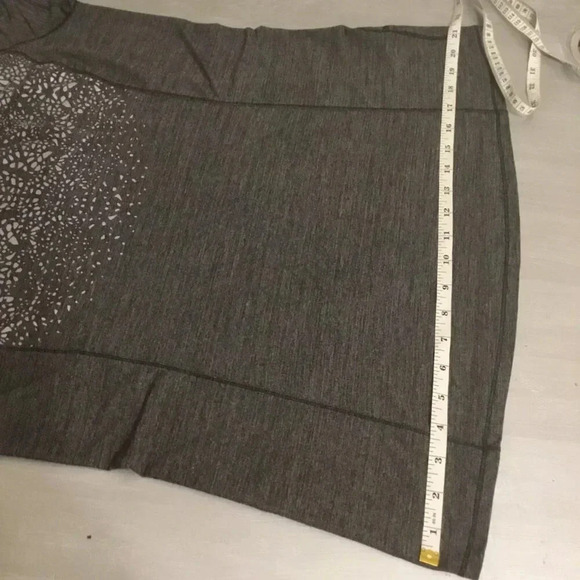 LULULEMON Black Dark Grey Ruffle Run: Wild Short  Sleeve Tech Tee Size 12 - Picture 10 of 14
